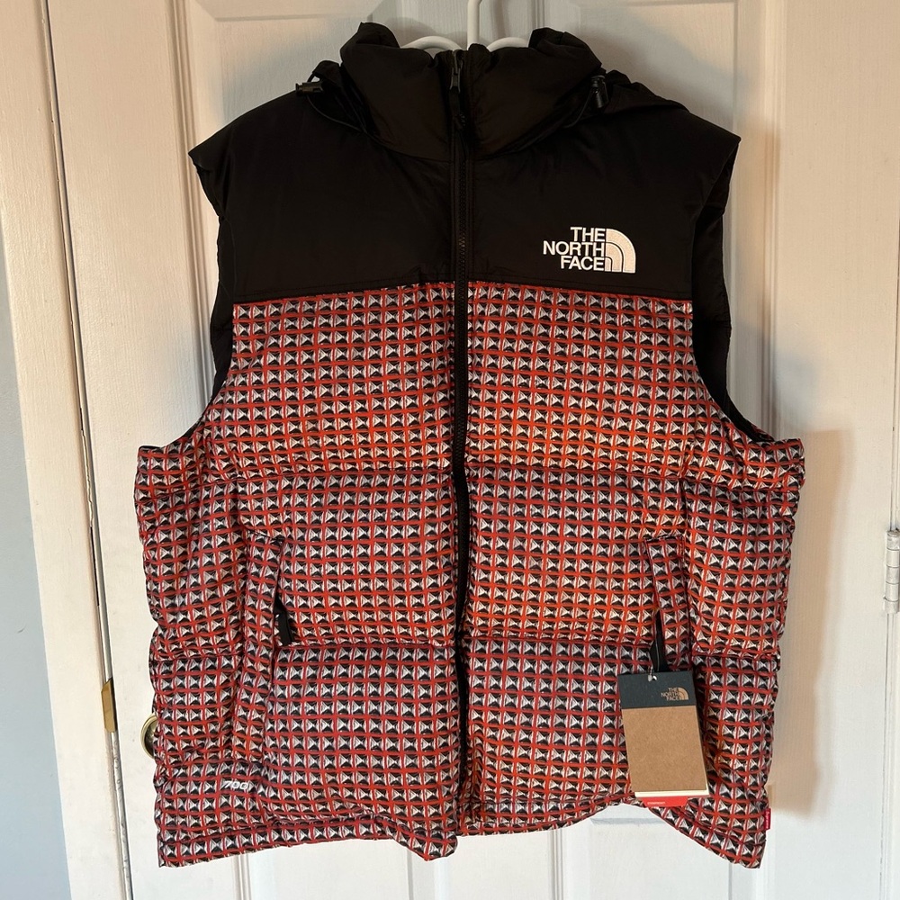 Supreme/The North Face
Studded Nuptse Vest Red SS21 USL